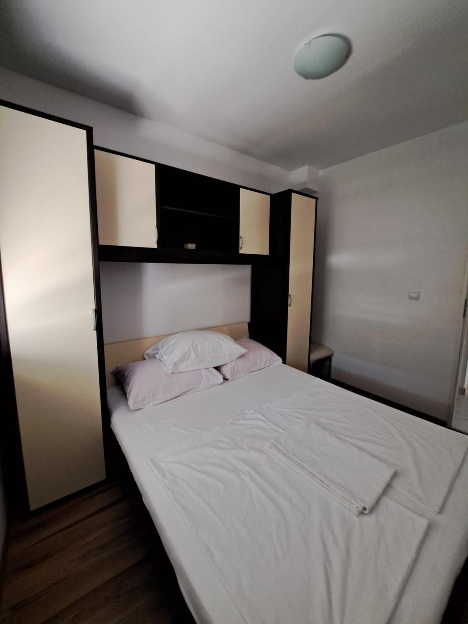 Apartments Maretic Mandre Kültér fotó